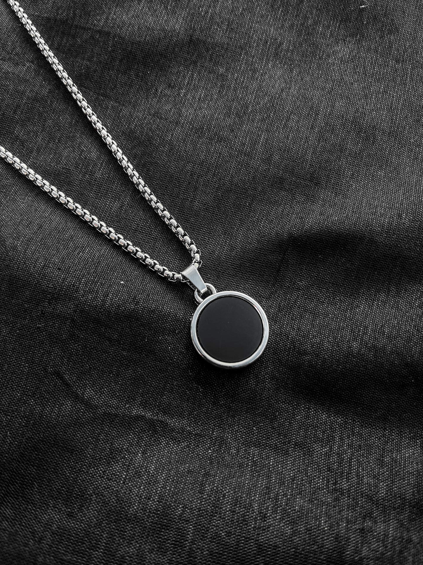 Black round dotted chain