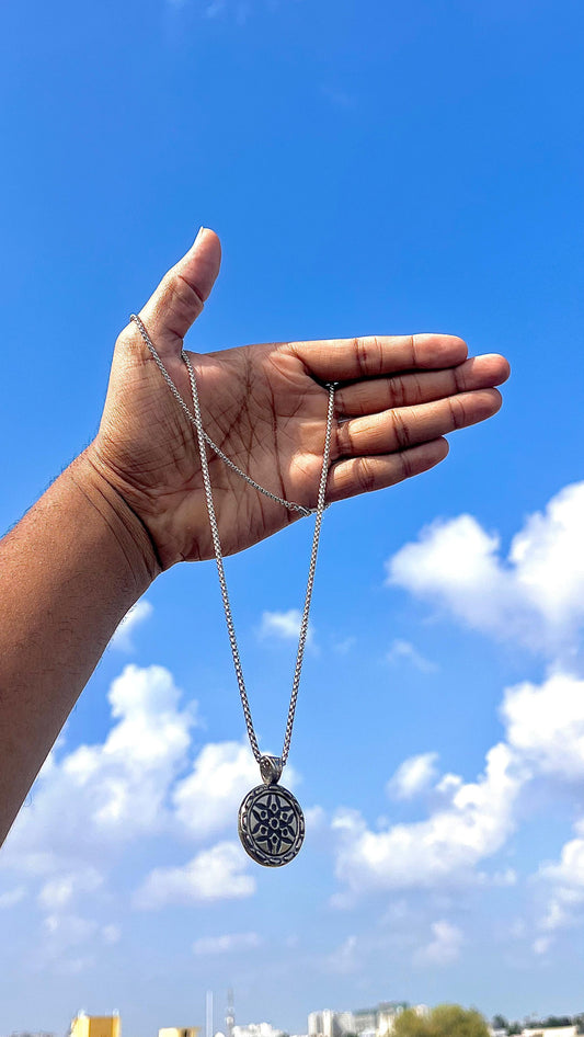 Round rugged pendant